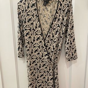 BCBG MaxAzria Beige Black Fan Print Wrap Long Sleeve Stretch Dress Size Medium